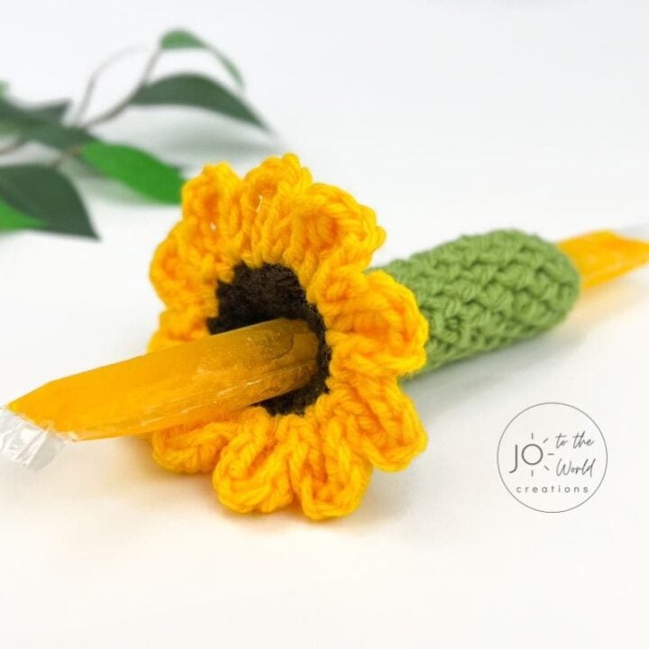 A sunflower crochet pop sleeve