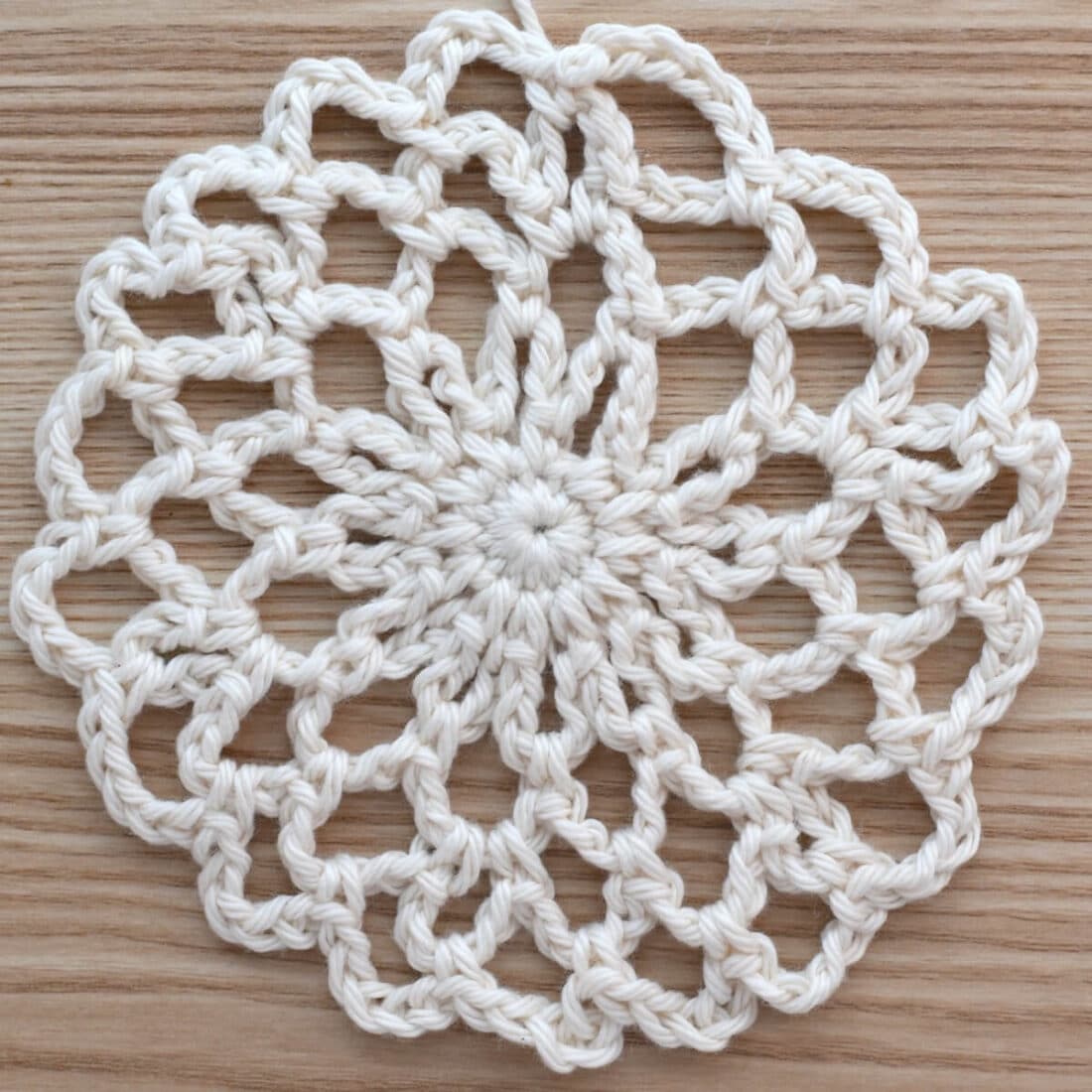 A close-up of the first five rounds for clarity on how to start the teen/small adult size of the mesh skull cap